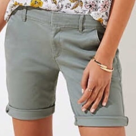 Loft - Marisa Bermuda Roll Shorts Mystic Olive Green 452952 | Size 4 - Picture 2 of 12